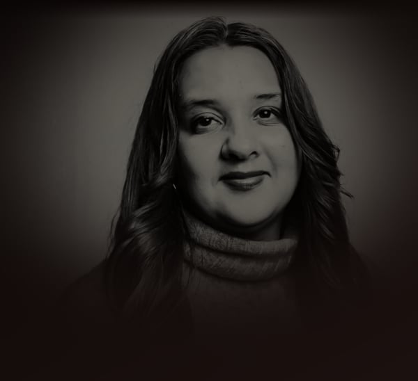 shelly_portrait_faded_into_gradient